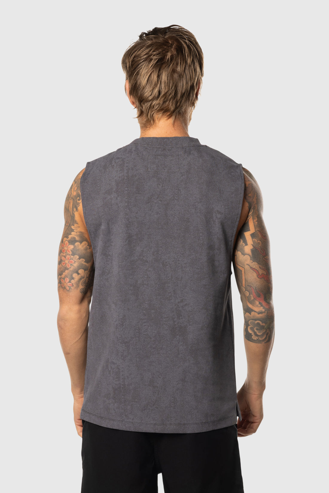 Momentum Tank