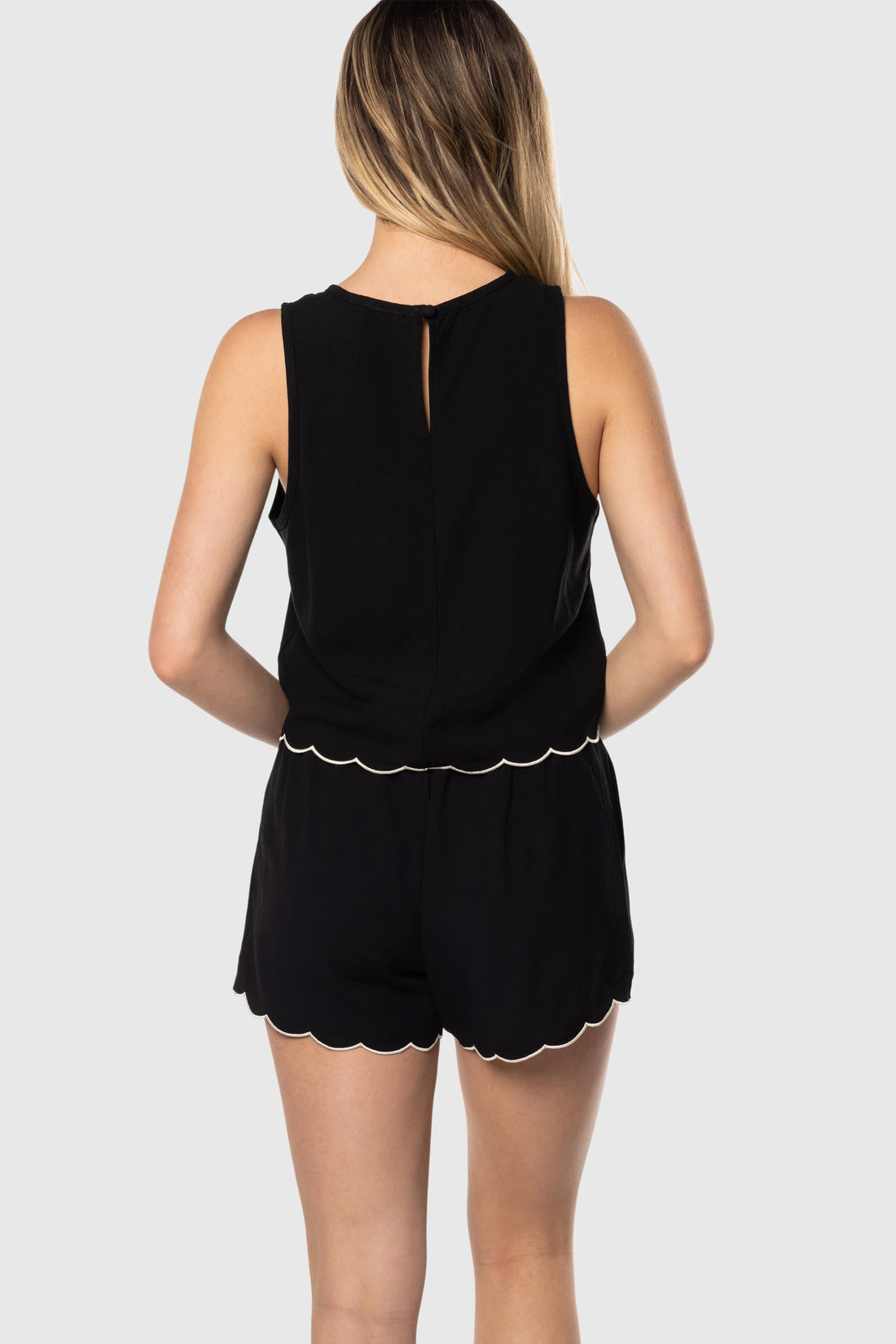Scallop Edge Tank