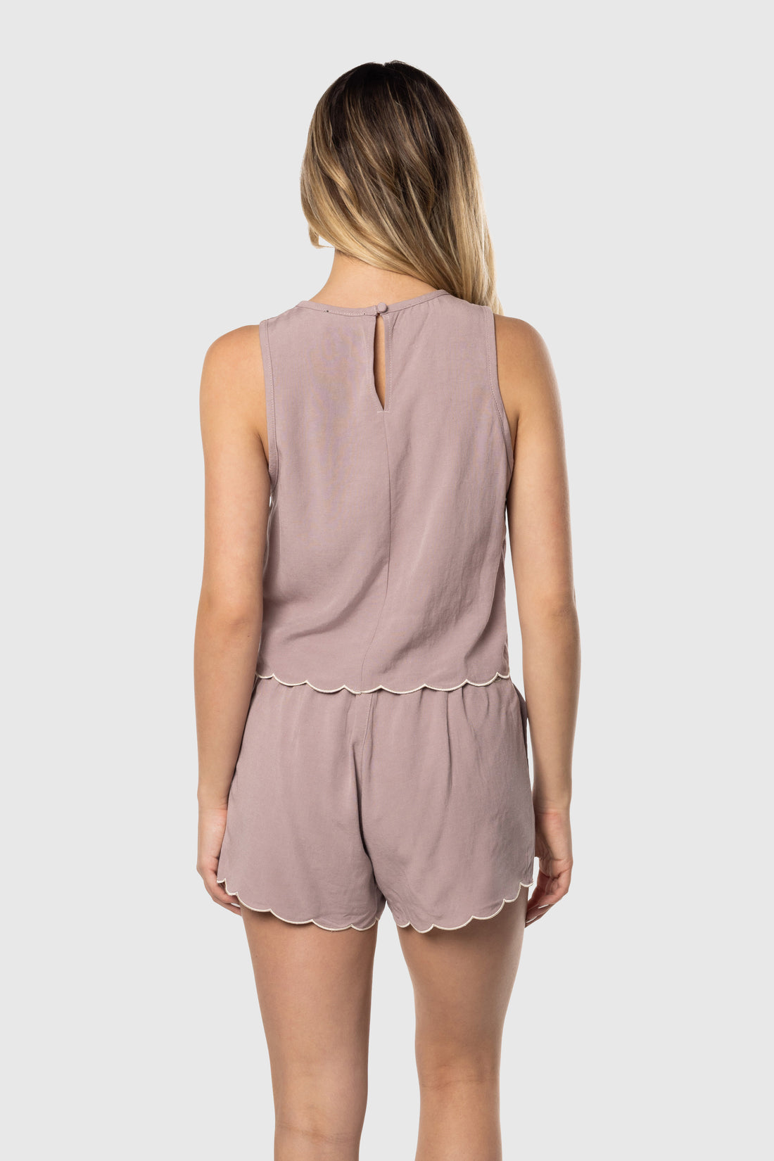 Scallop Edge Tank